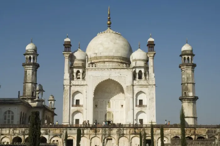 Framed Print : The Bibi ka Maqbara was uilt by Azam Shah in 1678 Framed Print : The Bibi ka Maqbara was uilt by Azam Shah in 1678