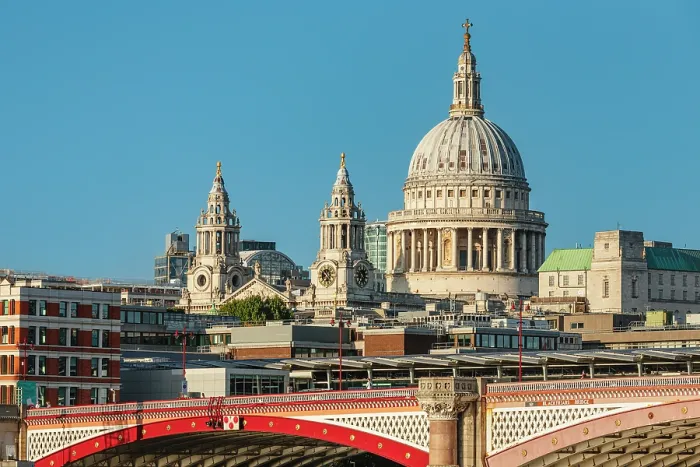 Framed Print : Black Friars Bridge and St Paul's Cathedral, London, England, Grovbritannien Framed Print : Black Friars Bridge and St Paul's Cathedral, London, England, Grovbritannien