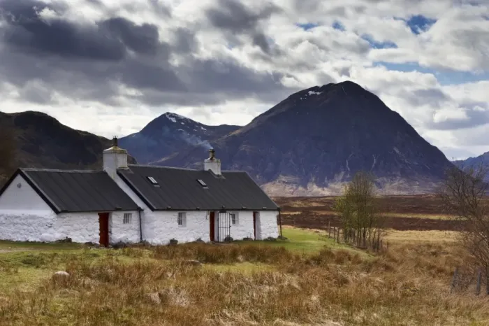 Framed Print : Black Rock Cottage and Buachaille Etive Mor, Glencoe, Highland region, Scotland Framed Print : Black Rock Cottage and Buachaille Etive Mor, Glencoe, Highland region, Scotland