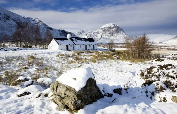 Framed Print : Black Rock Cottage with Buachaille Etive Mor in distance on snow covered Rannoch Moor Framed Print : Black Rock Cottage with Buachaille Etive Mor in distance on snow covered Rannoch Moor