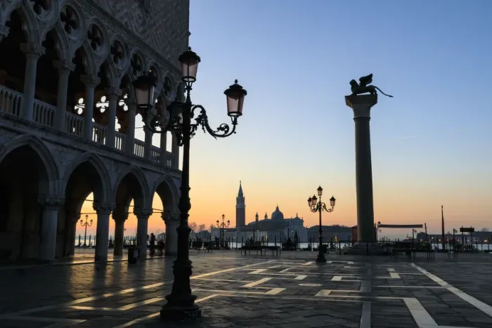 Framed Print : Blue hour, before sunrise in winter, Doges Palace, Piazzetta San Marco, Venice Framed Print : Blue hour, before sunrise in winter, Doges Palace, Piazzetta San Marco, Venice