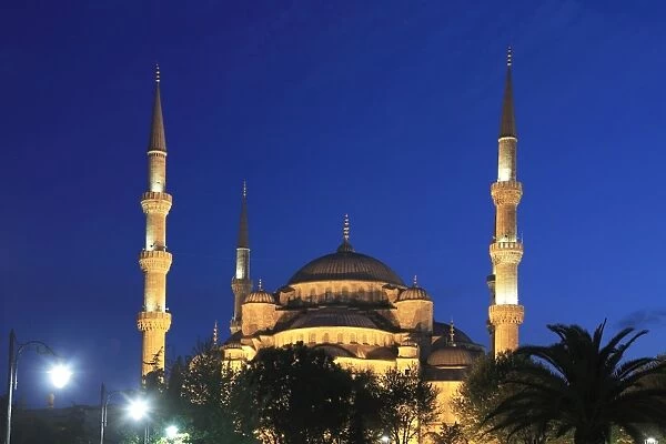 Blue Mosque at night (Sultan Ahmed Mosque) (Sultan Ahmet Mosque) (Sultanahmet Camii)