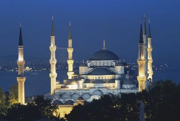 Blue Mosque (Sultan Ahmet Mosque) at night