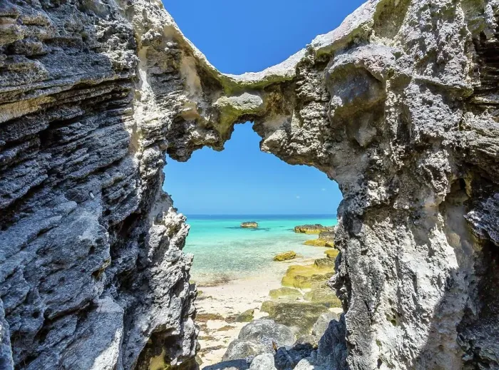 Framed Print : Blue and turquoise Sargasso Sea, glimpsed through an arch in the island's distinctive rocks, Bermuda, Atlantic, North America Framed Print : Blue and turquoise Sargasso Sea, glimpsed through an arch in the island's distinctive rocks, Bermuda, Atlantic, North America