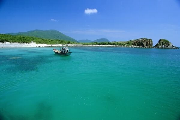 Blue waters off Ebony Island (Hon Mun)