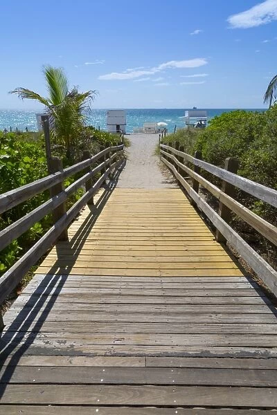 Boardwalk towards the beach and Atlantic Ocean, South Beach, Miami Beach, Miami, Florida