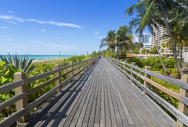 Boardwalk along South Beach towards Ocean Drive, Miami Beach, Miami, Florida, United