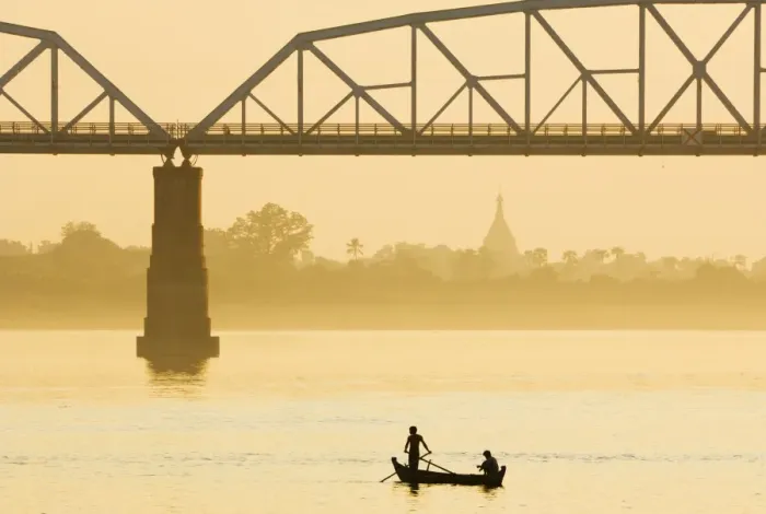 Framed Print : Boat and Ava Bridge (Inwa Sagaing Bridge), Ayeyarwaddy River, Myanmar (Burma), Asia Framed Print : Boat and Ava Bridge (Inwa Sagaing Bridge), Ayeyarwaddy River, Myanmar (Burma), Asia
