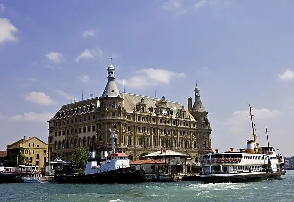 Boat in front of Haydarpasa Terminus railway station, Istanbul, Turkey, Europe, Eurasia
