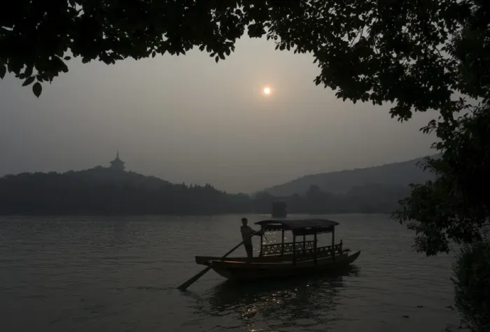 Framed Print : Boat on West Lake, Hangzhou, Zhejiang Province, China, Asia Framed Print : Boat on West Lake, Hangzhou, Zhejiang Province, China, Asia