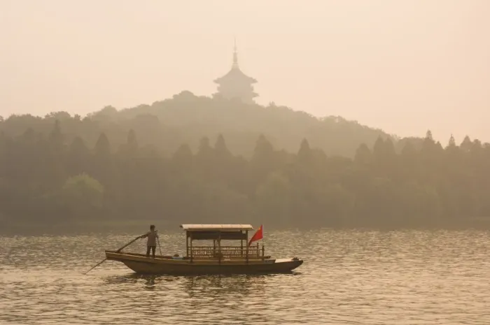 Framed Print : Boat on West Lake, Hangzhou, Zhejiang Province, China, Asia Framed Print : Boat on West Lake, Hangzhou, Zhejiang Province, China, Asia