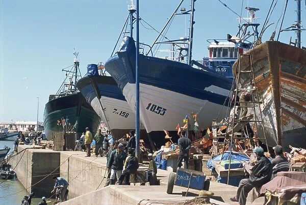 Boatbuilding in the fishing harbour