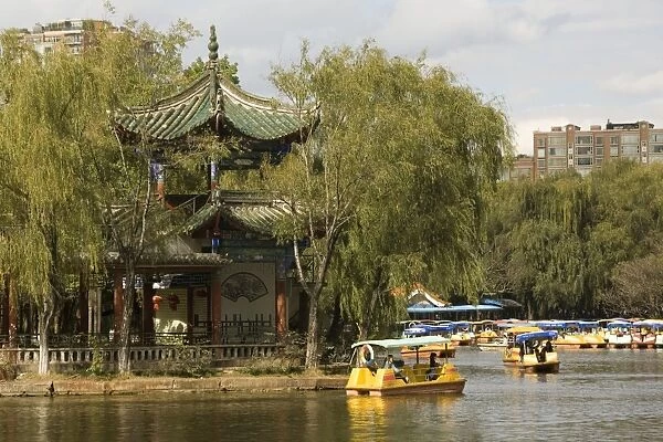 Boating in Green Lake Park, Kunming, Yunnan, China, Asia