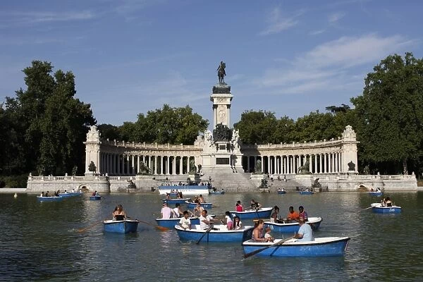 Boating on the lake in Retiro Park, Madrid, Spain, Europe