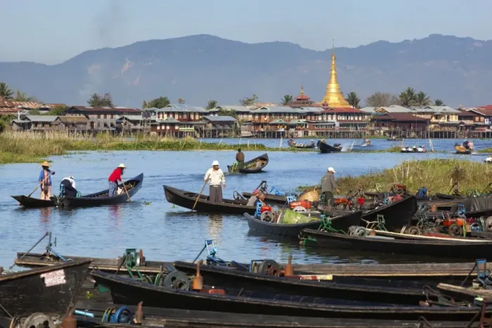Framed Print : Boats arriving at Nampan local market, Inle Lake, Shan State, Myanmar (Burma), Asia Framed Print : Boats arriving at Nampan local market, Inle Lake, Shan State, Myanmar (Burma), Asia