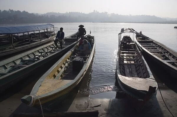 Boats at border crossing to Huay Xai in Laos, Chiang Kong, Thailand, Southeast Asia, Asia