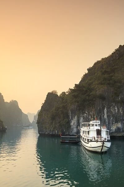 Boats on Halong Bay at dawn, UNESCO World Heritage Site, Vietnam, Indochina, Southeast Asia