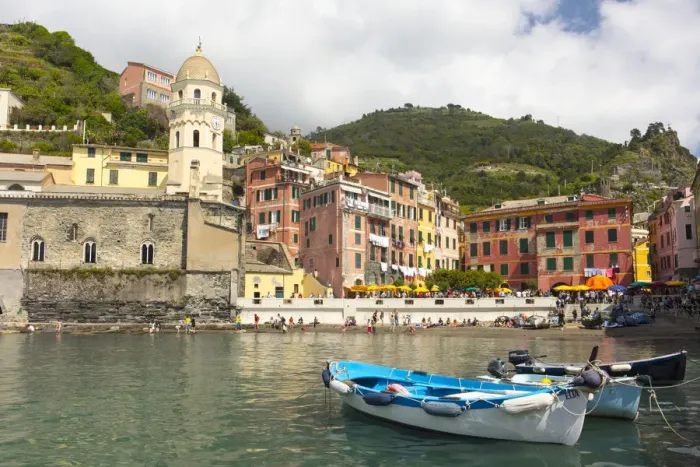 Framed Print : Boats in the harbour at Vernazza, Cinque Terre, UNESCO World Heritage Site, Liguria Framed Print : Boats in the harbour at Vernazza, Cinque Terre, UNESCO World Heritage Site, Liguria