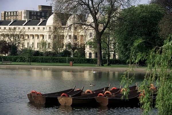 Boats on the lake, Regents Park, London, England, United Kingdom, Europe