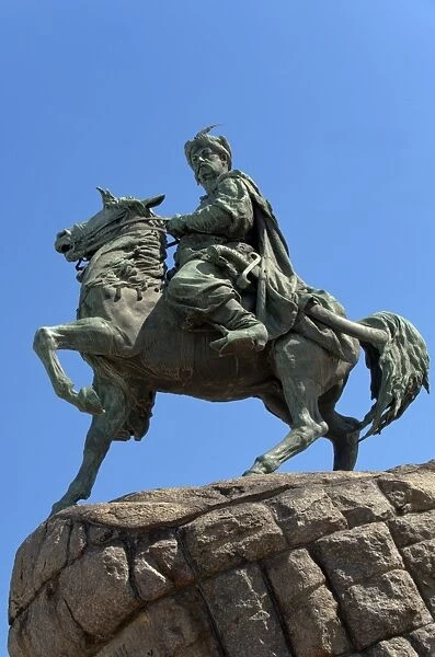 Bogdan Khmielnitsky statue, Sofia Square, Kiev, Ukraine, Europe