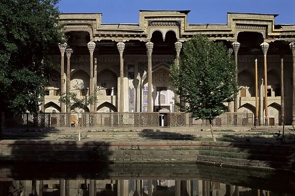 Bolo Khauz Mosque