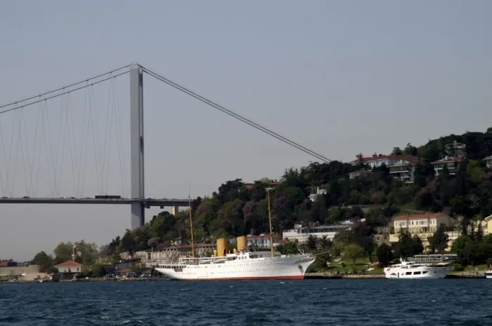 Framed Print : The Bosporus, Istanbul, Turkey, Europe Framed Print : The Bosporus, Istanbul, Turkey, Europe