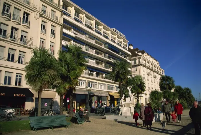 Framed Print : Boulevard des Pyrenees in winter, Pau, Bearn, Aquitaine, France, Europe Framed Print : Boulevard des Pyrenees in winter, Pau, Bearn, Aquitaine, France, Europe