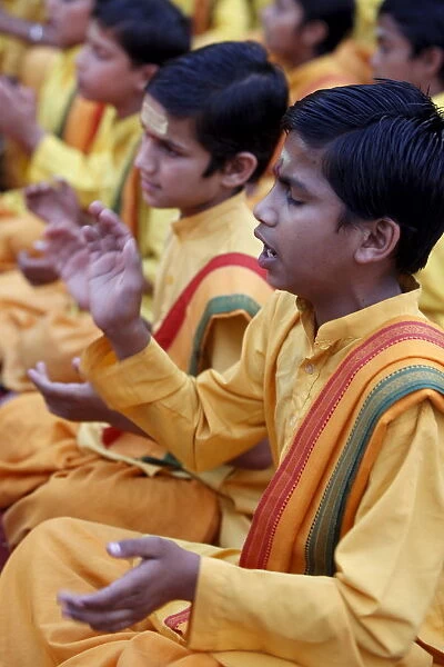 Brahmachari singing in Parmath, Rishikesh, Uttarakhand, India, Asia