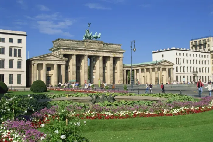 Framed Print : The Brandenburg Gate Framed Print : The Brandenburg Gate