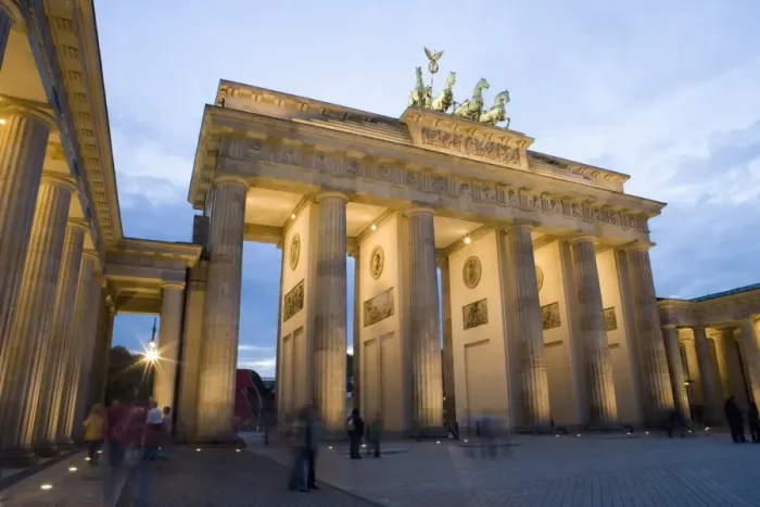 Framed Print : Brandenburg Gate (Brandenburger Tor) at dusk Framed Print : Brandenburg Gate (Brandenburger Tor) at dusk