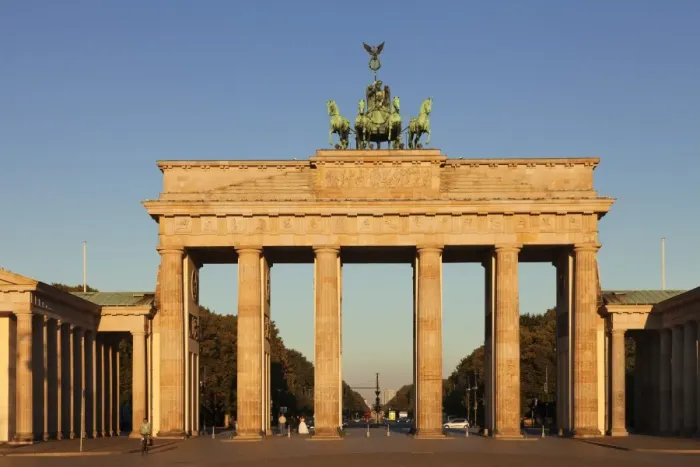 Framed Print : Brandenburg Gate (Brandenburger Tor) at sunrise, Quadriga, Berlin Mitte, Berlin, Germany Framed Print : Brandenburg Gate (Brandenburger Tor) at sunrise, Quadriga, Berlin Mitte, Berlin, Germany