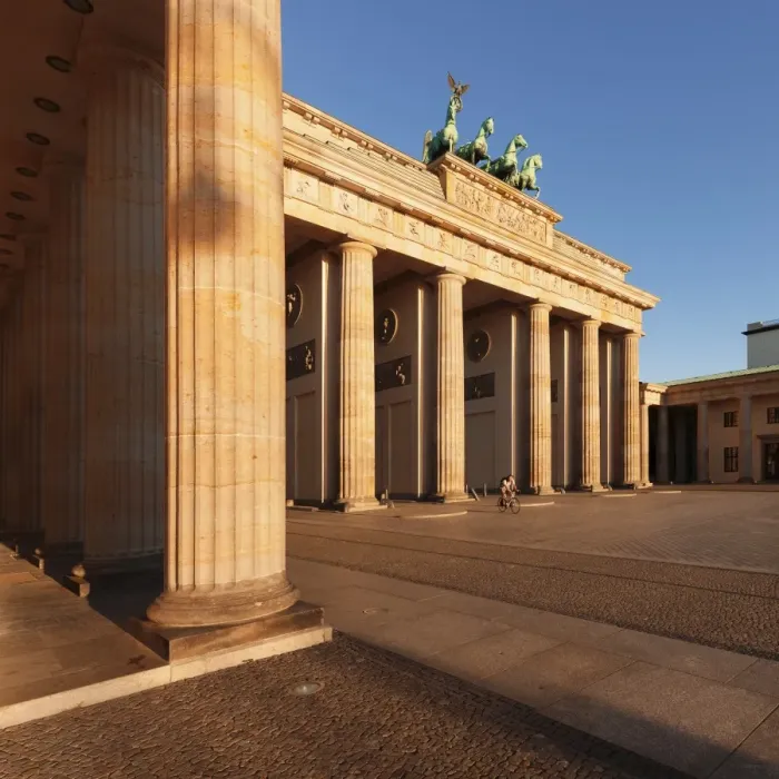 Framed Print : Brandenburg Gate (Brandenburger Tor) at sunrise, Quadriga, Berlin Mitte, Berlin, Germany Framed Print : Brandenburg Gate (Brandenburger Tor) at sunrise, Quadriga, Berlin Mitte, Berlin, Germany