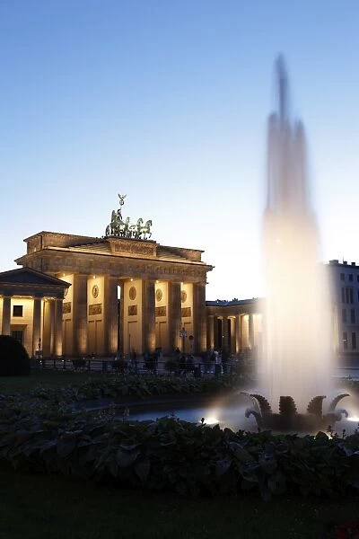 Brandenburg Gate, floodlit, Pariser Platz, Unter Den Linden, Berlin, Germany, Europe