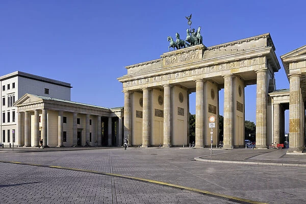Brandenburg Gate, Pariser Square, Unter den Linden, Berlin, Germany, Europe