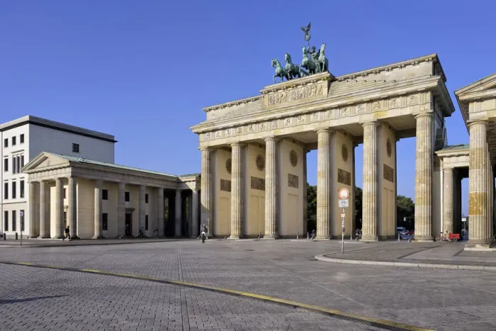 Framed Print : Brandenburg Gate, Pariser Square, Unter den Linden, Berlin, Germany, Europe Framed Print : Brandenburg Gate, Pariser Square, Unter den Linden, Berlin, Germany, Europe
