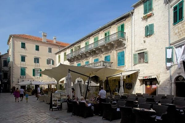Brasna Square, Old Town, UNESCO World Heritage Site, Kotor, Montenegro, Europe