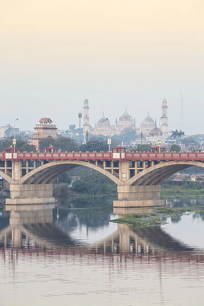 Bridge over Gomti River, Lucknow, Uttar Pradesh, India, Asia