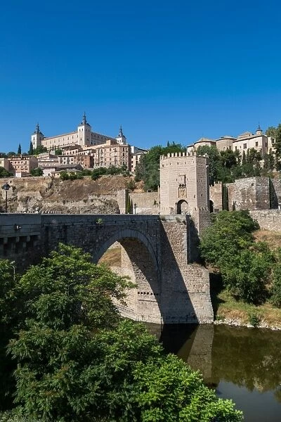 Bridge over the River Tagus with the Alcazar of Toledo above, Toledo, UNESCO World Heritage Site