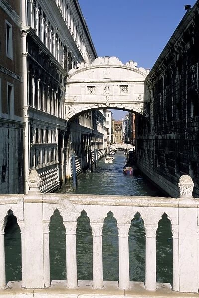 Bridge of Sighs crossing Rio del Palazzo