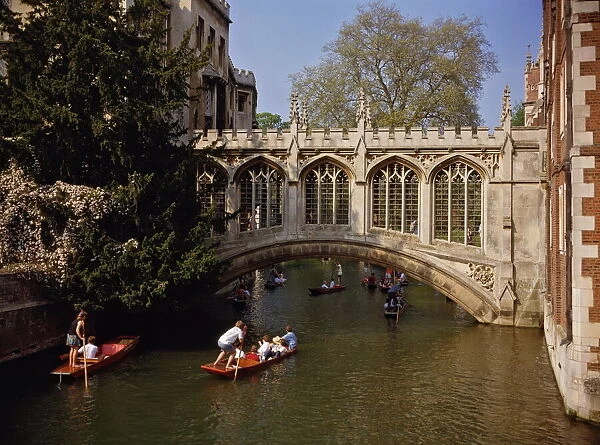 Bridge of Sighs over the River Cam at St. Johns College, built in 1831 to link New Court to the older part of the college, Cambridge, Cambridgeshire, England, United