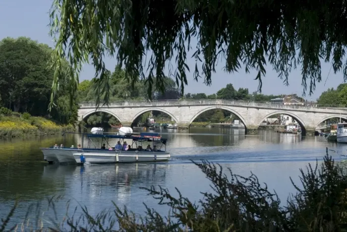 Framed Print : The bridge over the Thames at Richmond, Surrey, England, United Kingdom, Europe Framed Print : The bridge over the Thames at Richmond, Surrey, England, United Kingdom, Europe