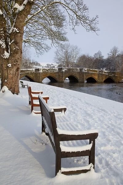 Bridge over the Wye River in winter, Bakewell, Derbyshire, England, United Kingdom, Europe