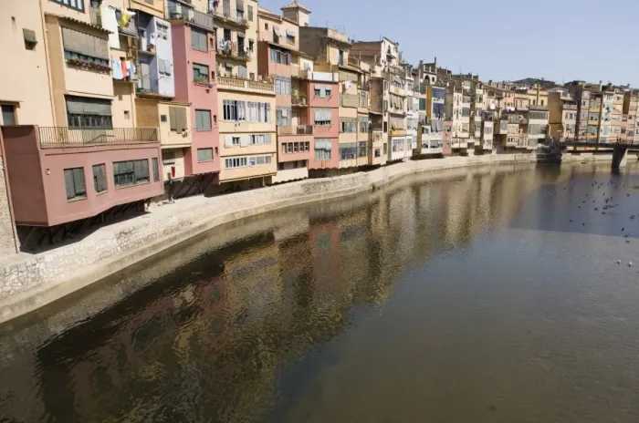 Framed Print : Brightly painted houses on the bank of the Riu Onyar, old town, Girona Framed Print : Brightly painted houses on the bank of the Riu Onyar, old town, Girona