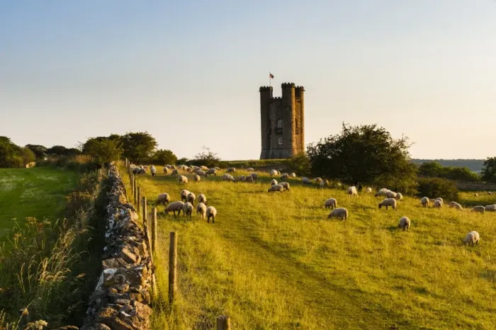 Framed Print : Broadway Tower at sunset, a National Trust property at Broadway, The Cotswolds, Gloucestershire, England, United Kingdom, Europe Framed Print : Broadway Tower at sunset, a National Trust property at Broadway, The Cotswolds, Gloucestershire, England, United Kingdom, Europe