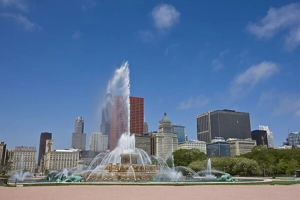 Buckingham Fountain in Grant Park with skyline beyond, Chicago, Illinois