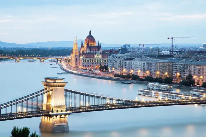 Framed Print : Budapest in the evening, with Parliament and Chain Bridge over the River Danube, UNESCO, Budapest, Hungary Framed Print : Budapest in the evening, with Parliament and Chain Bridge over the River Danube, UNESCO, Budapest, Hungary