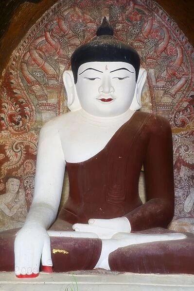 Buddha statue, Dhamma-yan-gyi Pahto, Bagan (Pagan), Myanmar (Burma), Asia
