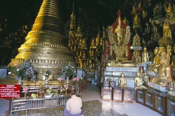 Buddha statue inside Pindaya Cave, Pindaya, Shan State, Myanmar (Burma), Asia