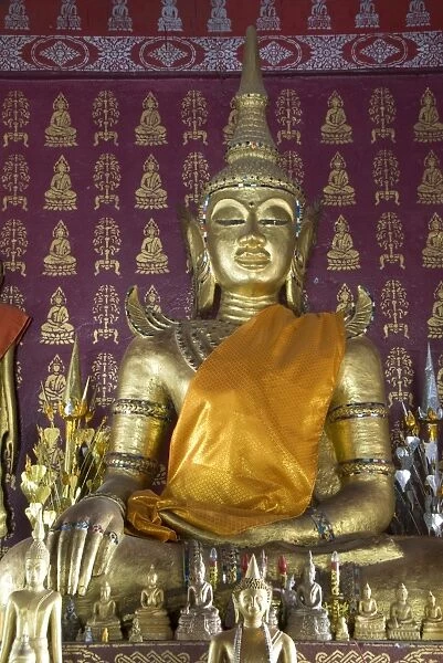 Buddha statue in the main temple, Wat Saen, Luang Prabang, Laos, Indochina, Southeast Asia, Asia