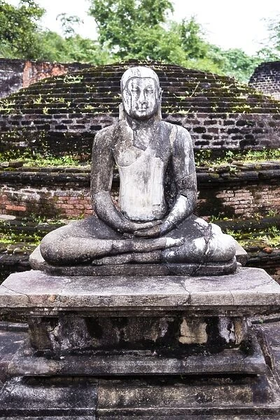 Buddha statue at Vatadage in Polonnaruwa Quadrangle, UNESCO World Heritage Site, Sri Lanka, Asia